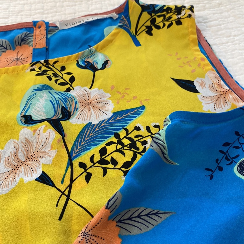 Split Color Floral Top - Picture 3 of 5